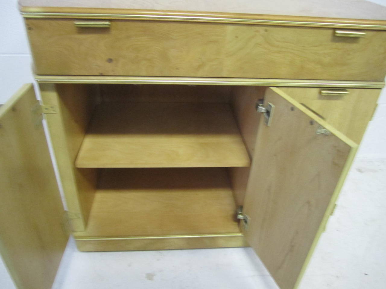 Americano Delizioso American of Martinsville Burled Light Wood Bar Cart Mid-Century in vendita