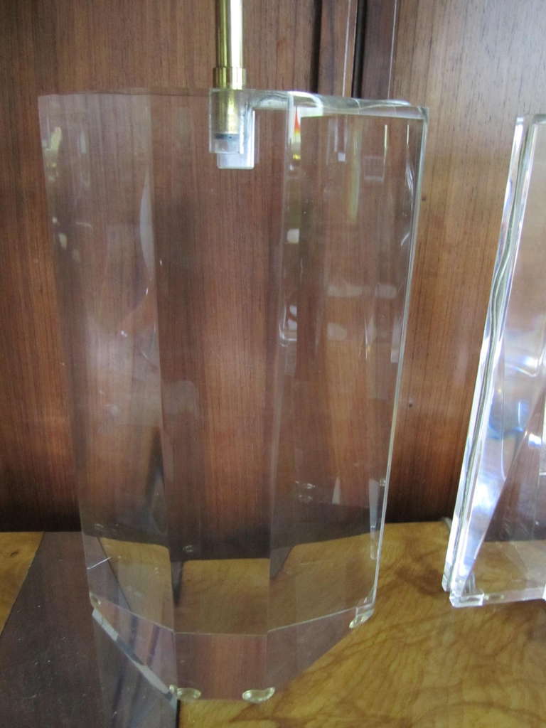 Gorgeous Pair of Petite Solid Lucite Prismatic Lamps Hollywood Regency In Excellent Condition In Pemberton, NJ
