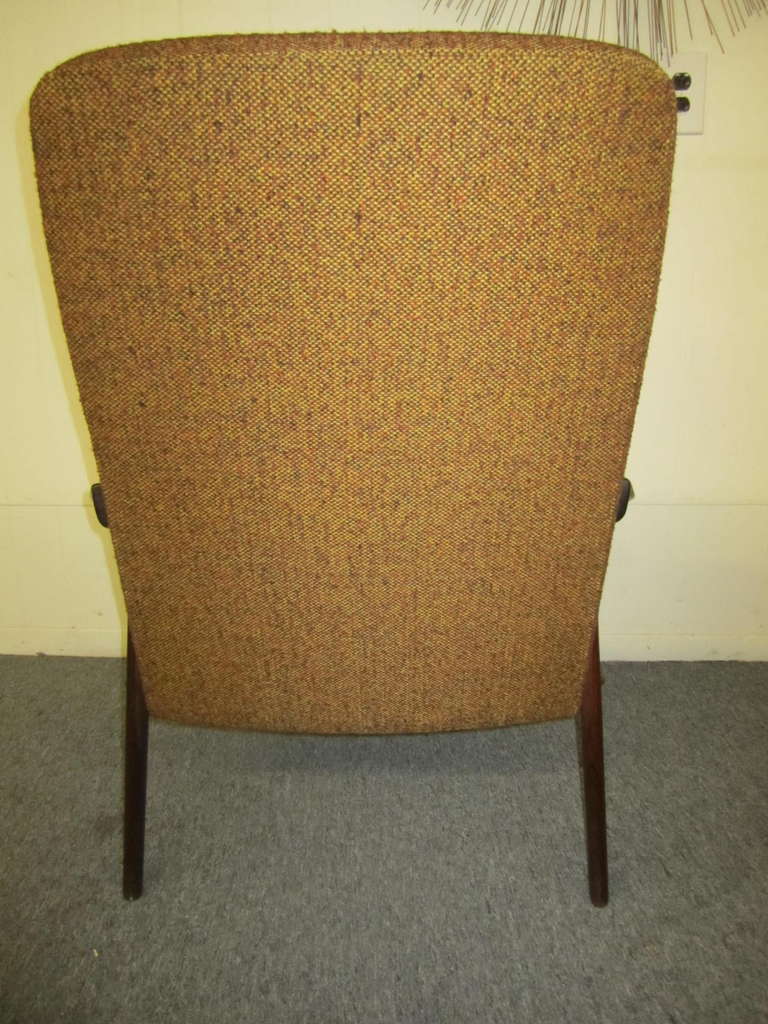 Danish Modern Scoop Arm Walnut Lounge Chair with Adjustable Ottoman In Good Condition For Sale In Pemberton, NJ