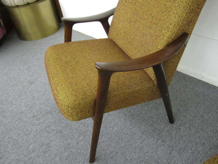 Sedia da salotto moderna danese in noce con braccio a chiocciola e ottomana regolabile in vendita 3