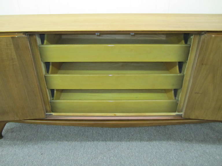 Wonderful Vladimir Kagan Style Sculptural Walnut Credenza, Mid-Century Modern 2