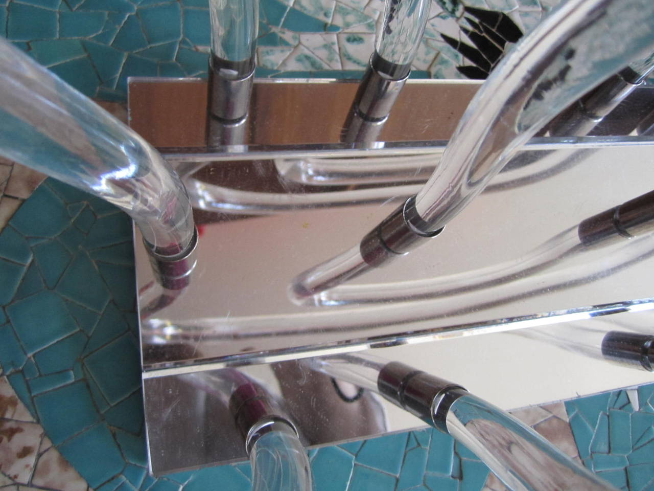 Dorothy Thorpe Lucite, Chrome and Mirror Magazine Rack For Sale 2