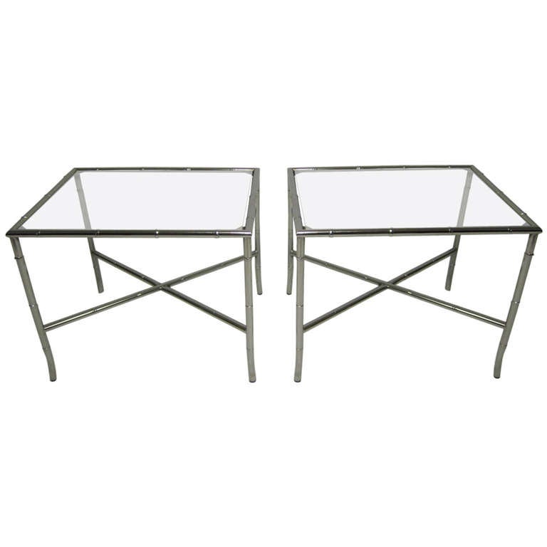 Paire de tables d'appoint en chrome et faux bambou de style Chinoisiere, Hollywood Regency