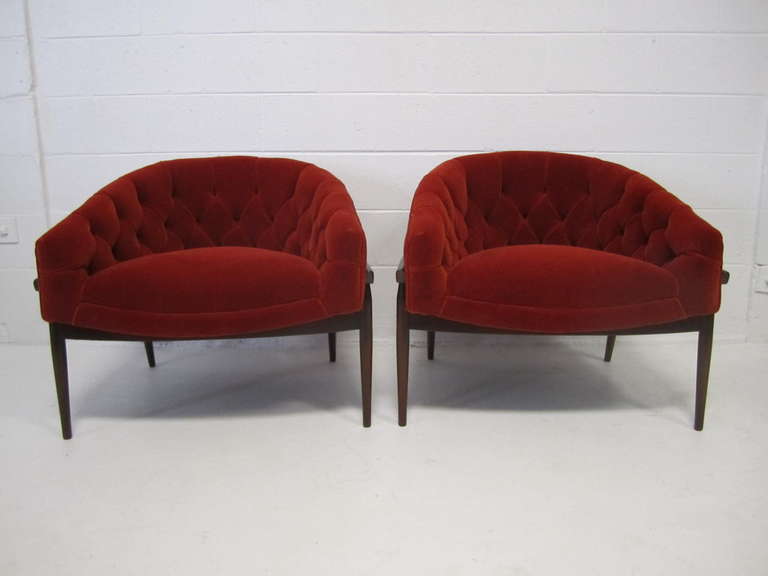 Amazing Pair of Milo Baughman Totally Restored Wide-Tufted Lounge Chairs 2