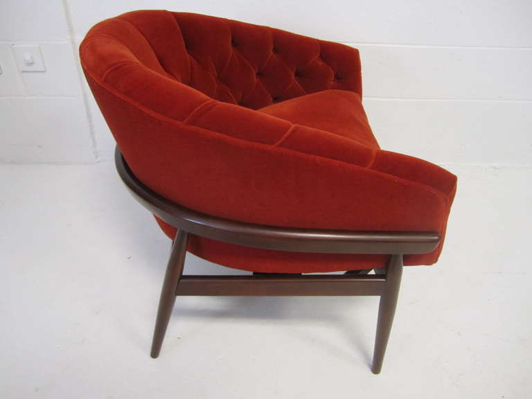 Amazing Pair of Milo Baughman Totally Restored Wide-Tufted Lounge Chairs 1