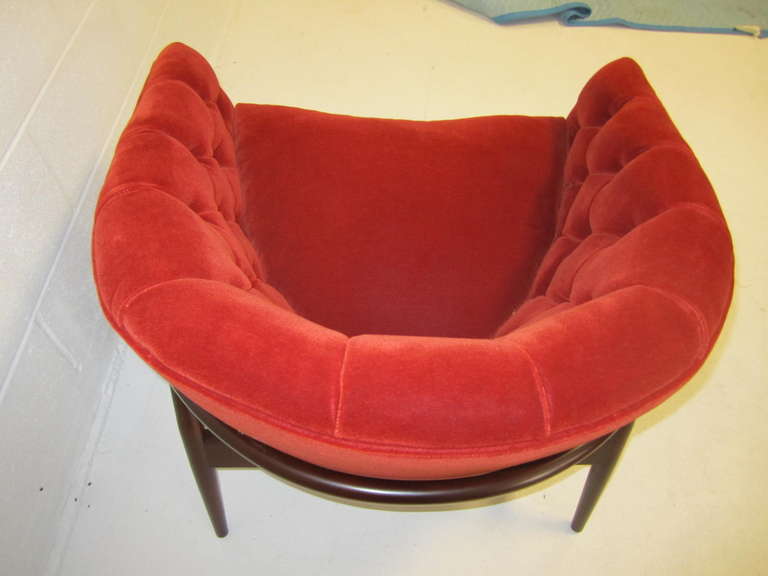 Mid-20th Century Amazing Pair of Milo Baughman Totally Restored Wide-Tufted Lounge Chairs
