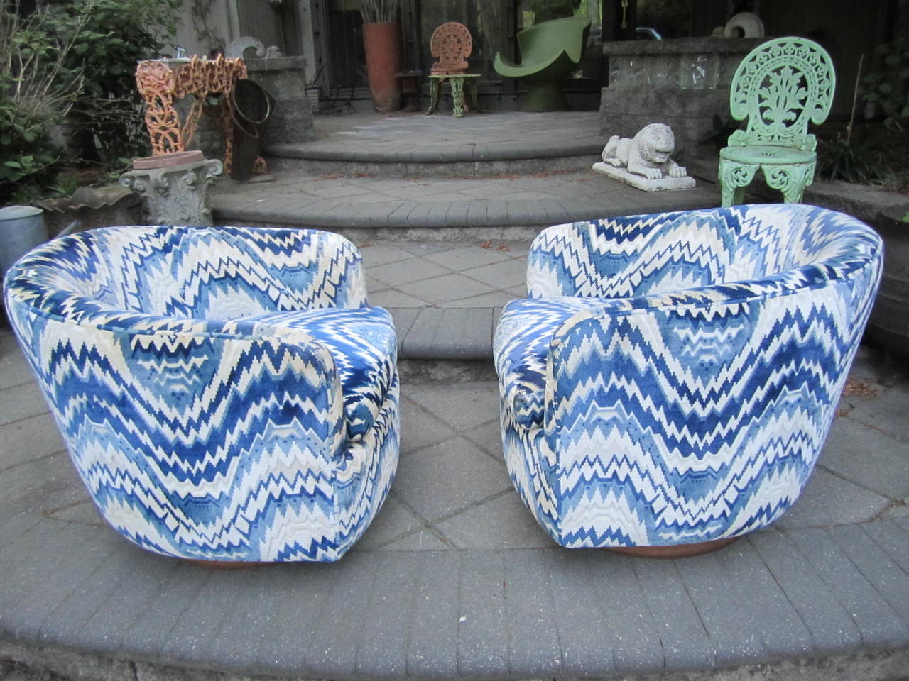 American Stunning Pair of Milo Baughman Swivel Rocker Chairs Mid-Century Modern