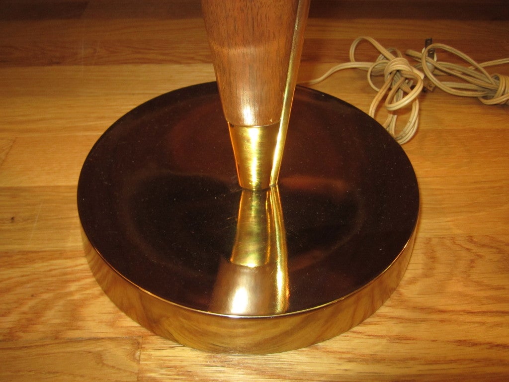 American Pair Of Walnut And Brass Wishbone Laurel Lamps Mid-century