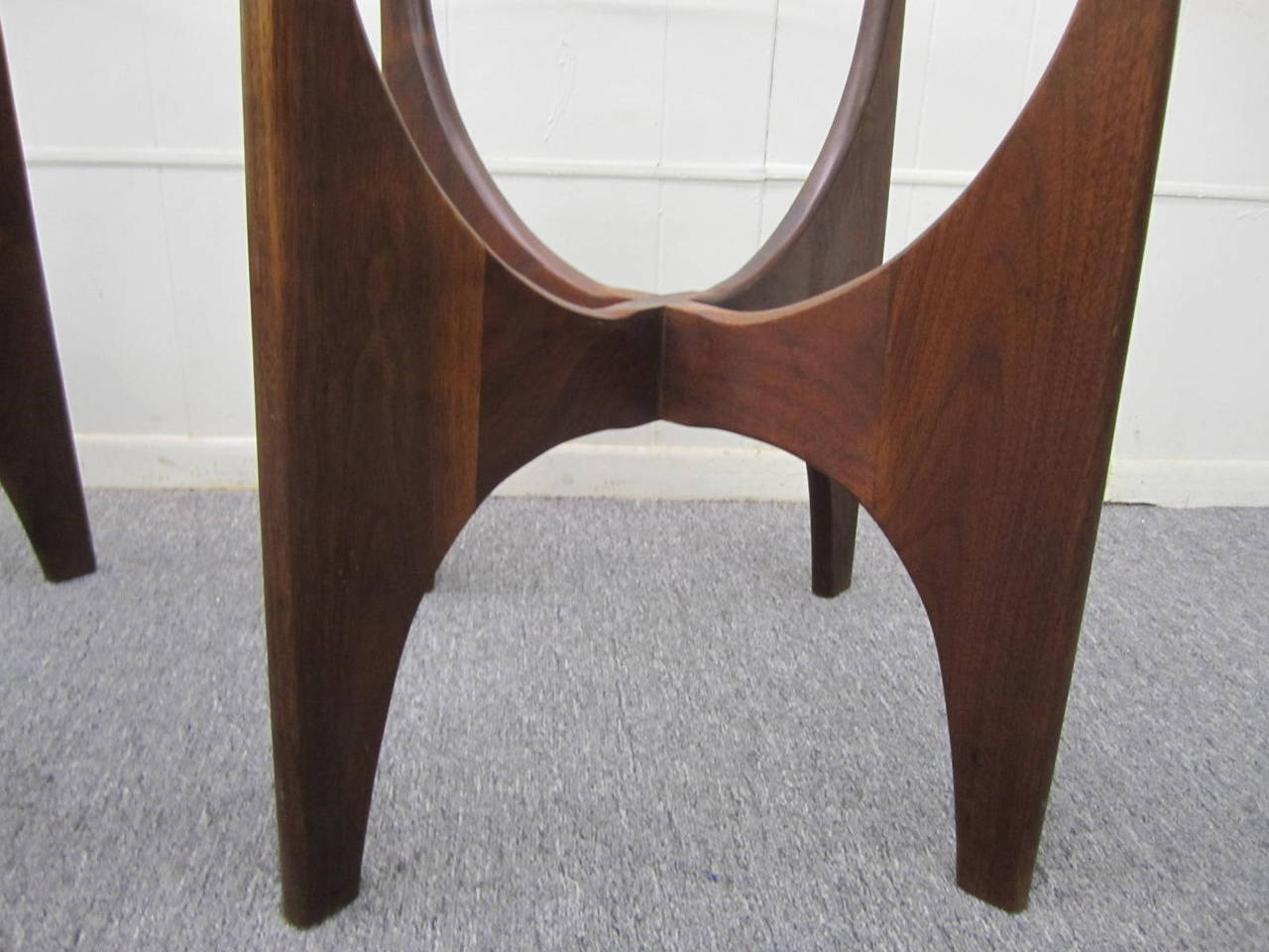 Lovely Pair of Sculptural Walnut Adrian Pearsall End Tables Mid-Century Modern In Excellent Condition In Pemberton, NJ