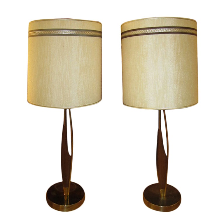 Pair Of Walnut And Brass Wishbone Laurel Lamps Mid-century