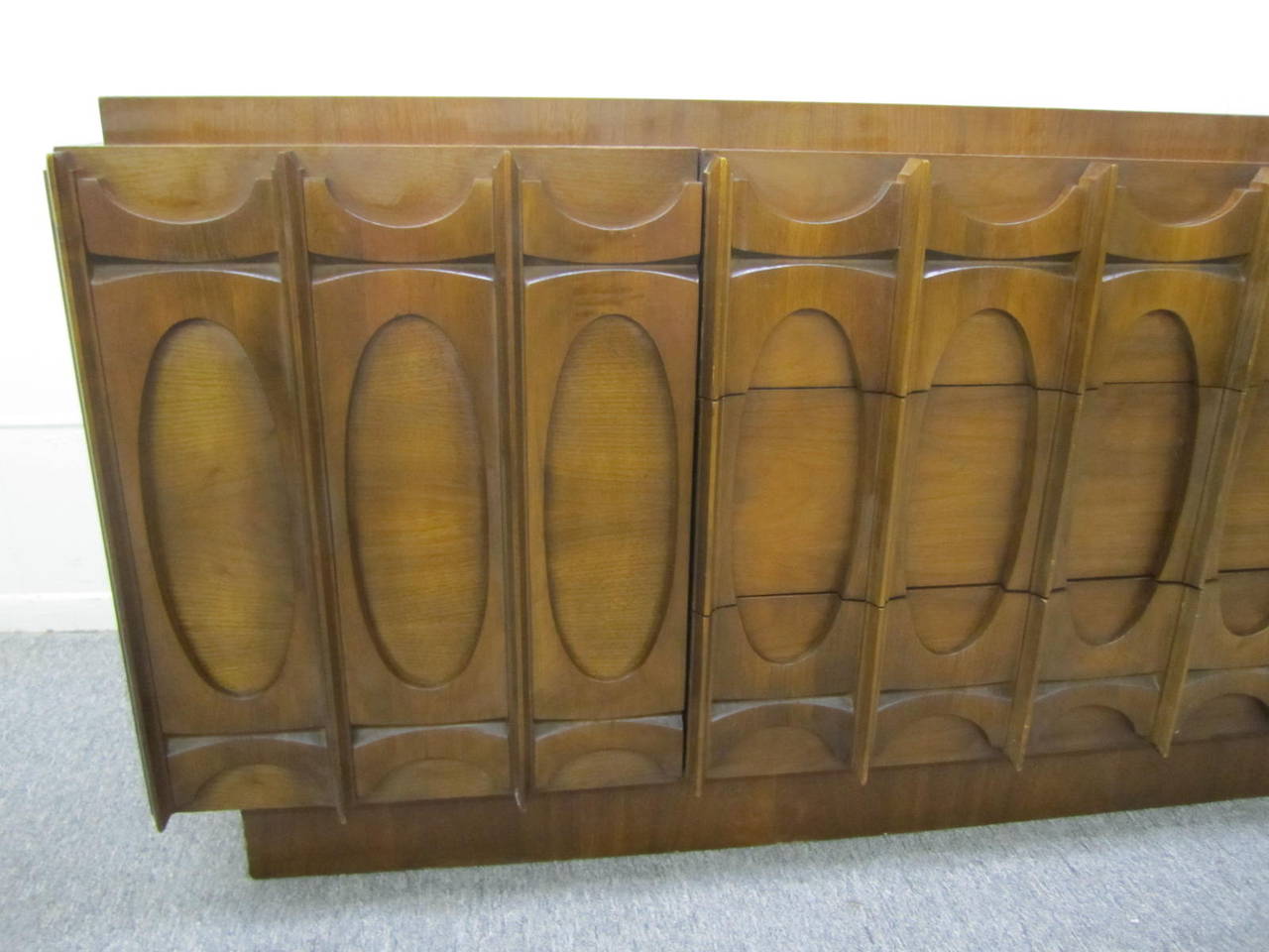 Fantastic Paul Evans Style Brutalist Walnut Credenza, Mid-Century Modern For Sale 1