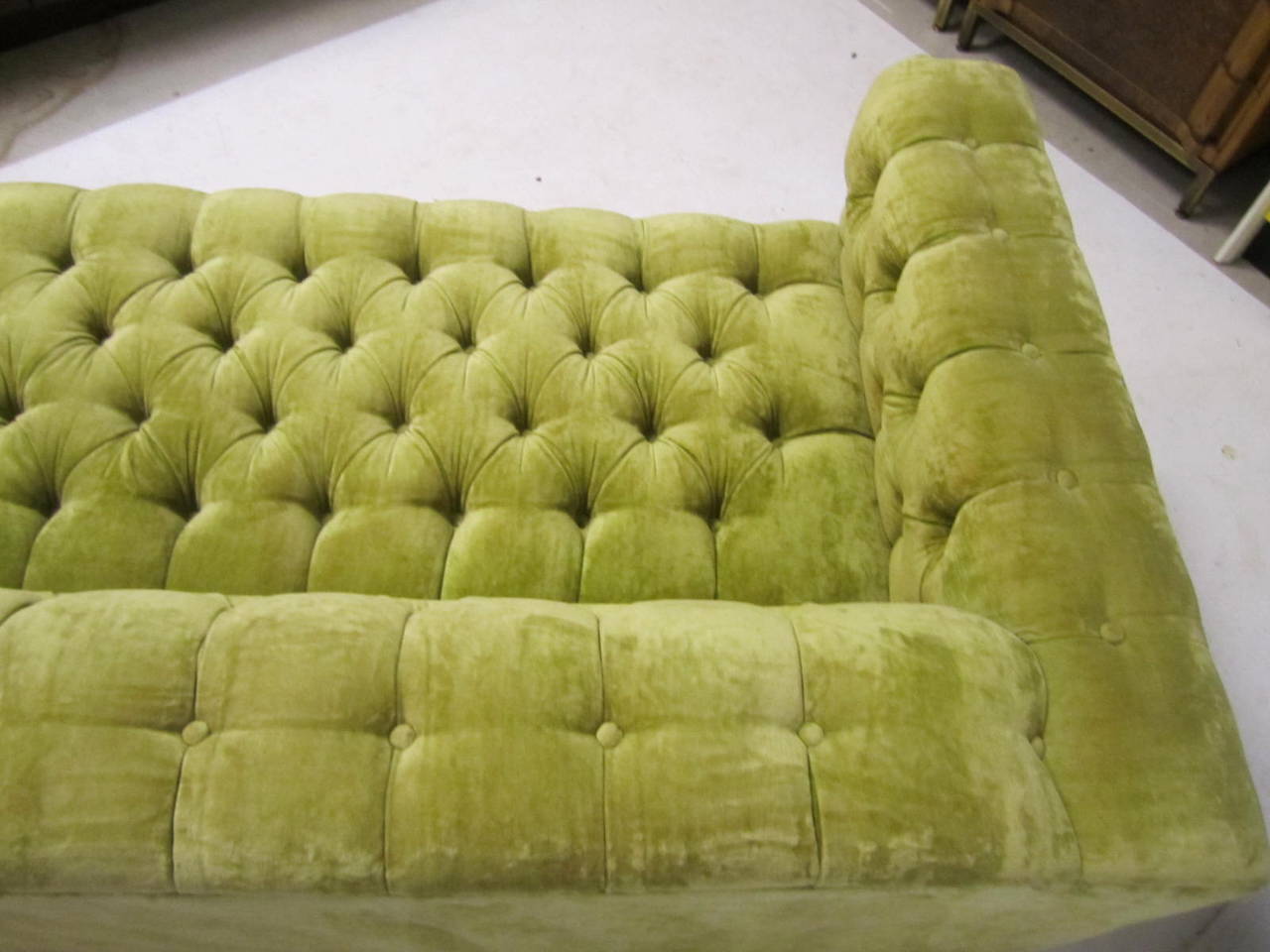 Awesome Dunbar Style Chesterfield Tufted Sofa Mid-Century Modern In Good Condition In Pemberton, NJ
