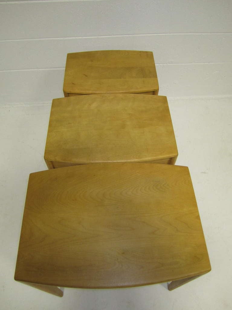 American Rare Set of Heywood Wakefield Solid Maple Mid-Century Modern Nesting Tables  For Sale