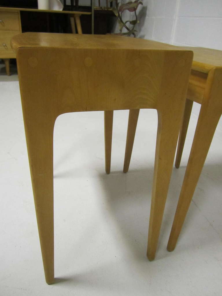 Mid-20th Century Rare Set of Heywood Wakefield Solid Maple Mid-Century Modern Nesting Tables For Sale