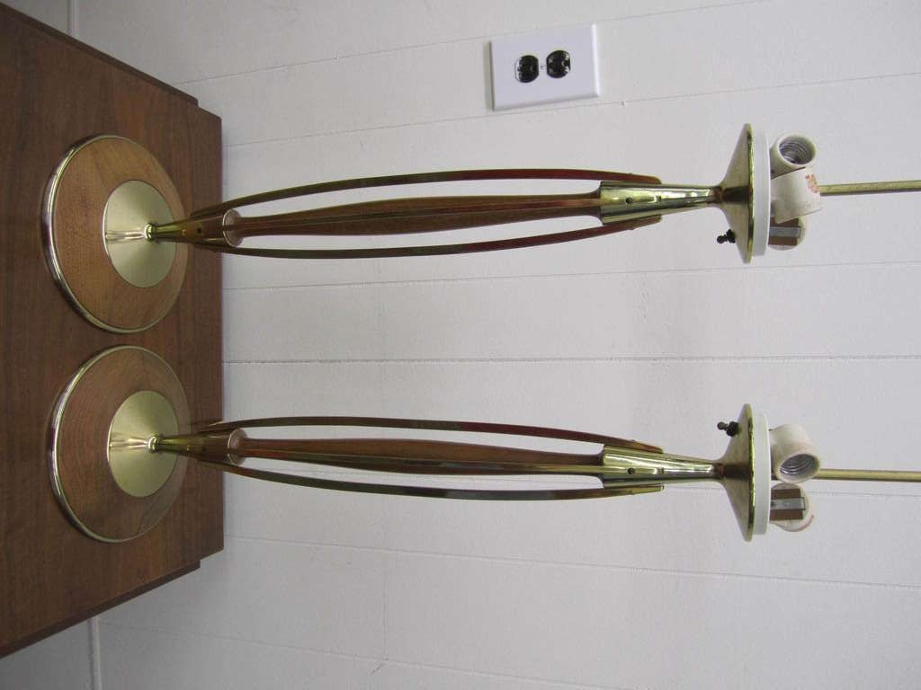 Gorgeous Pair of Walnut and Brass Laurel Lamps, circa 1950s For Sale 3