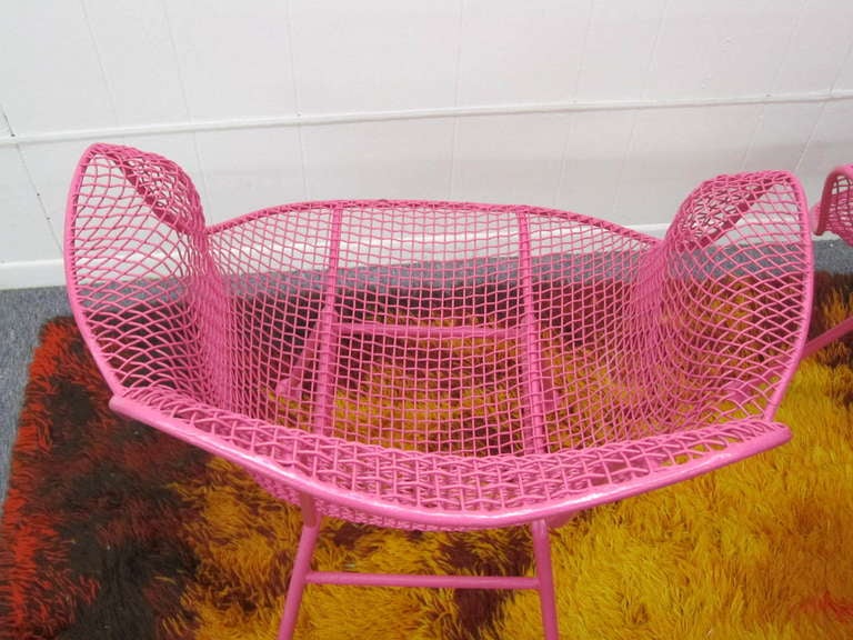 Fun Pair of Pink Woodard Mesh Sculptra Patio Chairs Mid-century Modern In Excellent Condition For Sale In Pemberton, NJ