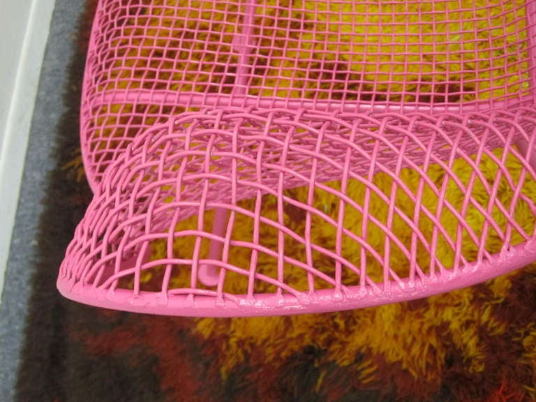 Steel Fun Pair of Pink Woodard Mesh Sculptra Patio Chairs Mid-century Modern For Sale