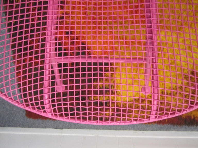 Fun Pair of Pink Woodard Mesh Sculptra Patio Chairs Mid-century Modern For Sale 2