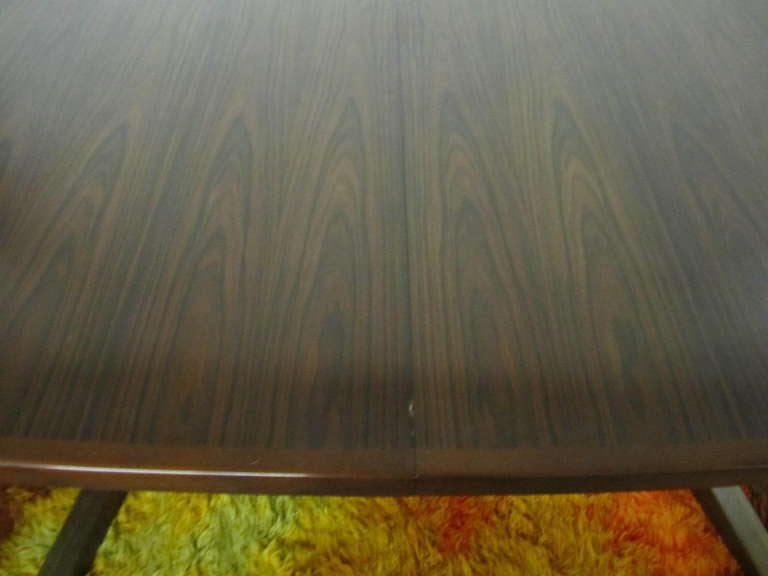 Table de salle à manger danoise moderne Moller en bois de rose à 2 couches, exceptionnelle Excellent état - En vente à Pemberton, NJ