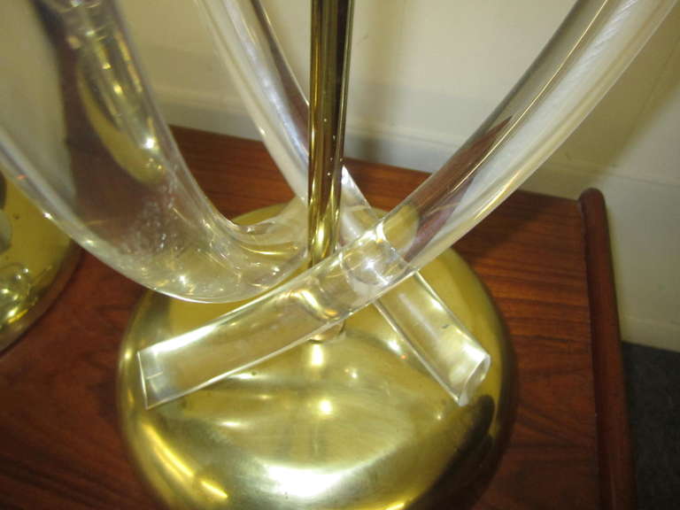 Stunning Pair of Dorothy Thorpe Lucite and Brass Lamps, Hollywood Regency 2
