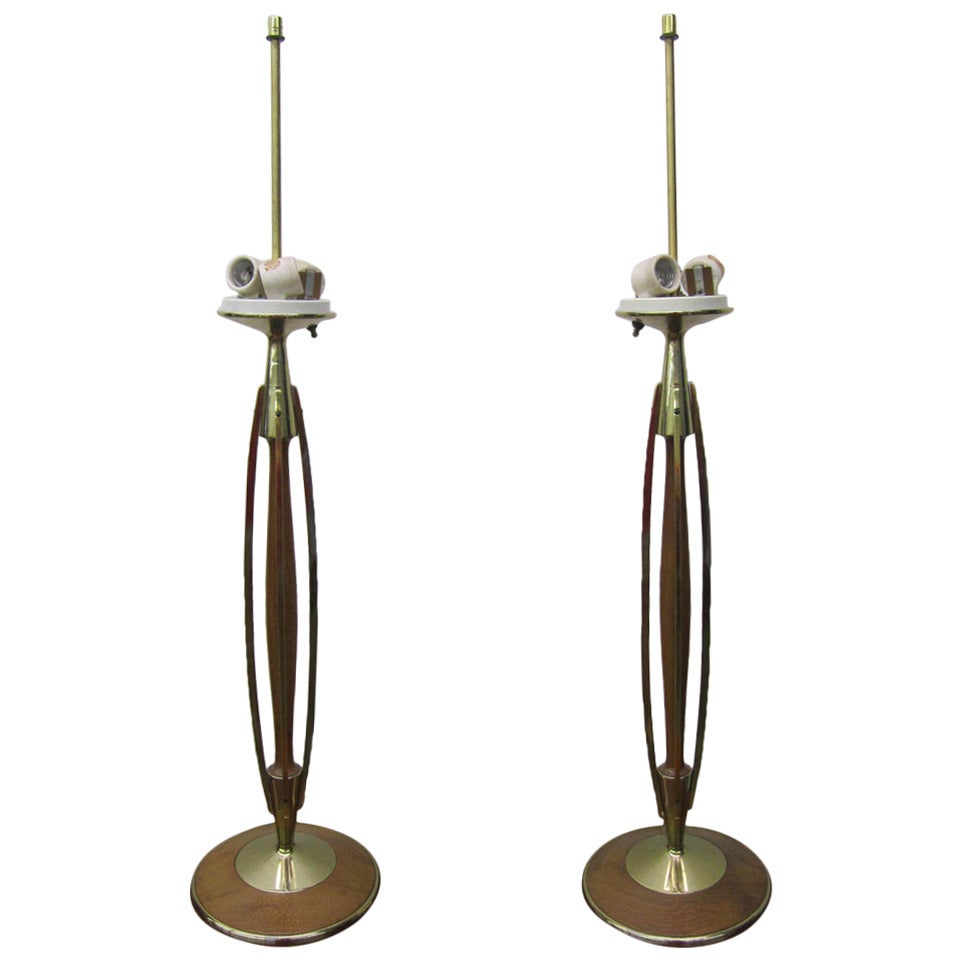 Gorgeous Pair of Walnut and Brass Laurel Lamps, circa 1950s For Sale