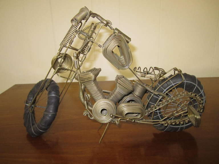 Mid-Century-Modern-Stil, Draht-Motorrad-Skulptur von C. Jere  (Moderne der Mitte des Jahrhunderts) im Angebot