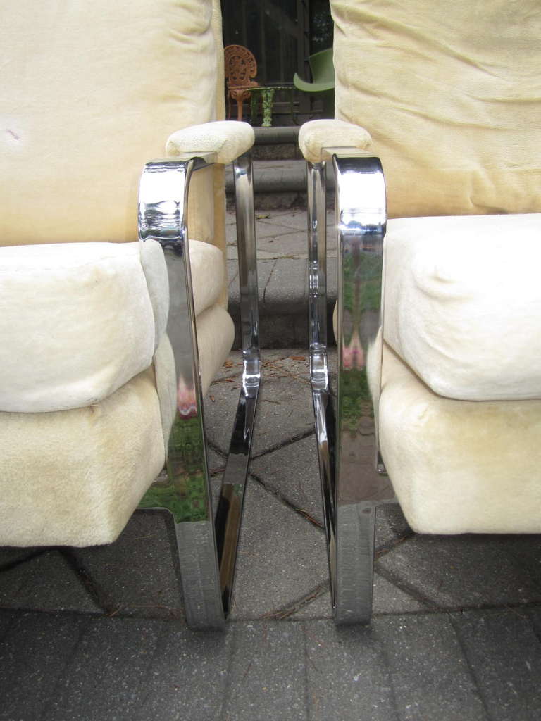 Pair Rounded Polished Steel Flat Bar Frame Lounge Chairs Milo Baughman In Good Condition For Sale In Pemberton, NJ