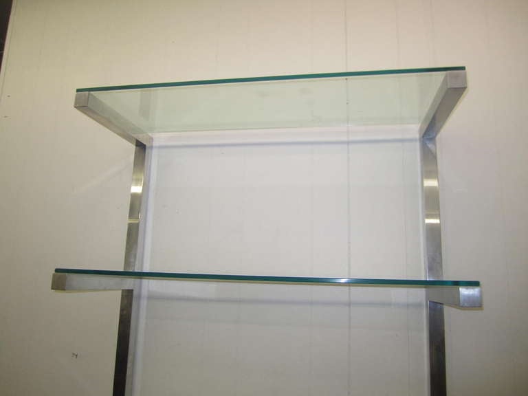 Schönes Paar schwebender Regale aus Aluminium und Glas, Etagere, Mid-Century Modern im Angebot 1