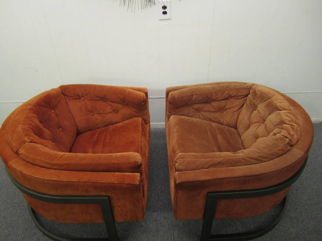 Magnificent Pair of Jules Heumann Bronze Oversized Cantilevered Lounge Chairs In Good Condition In Pemberton, NJ