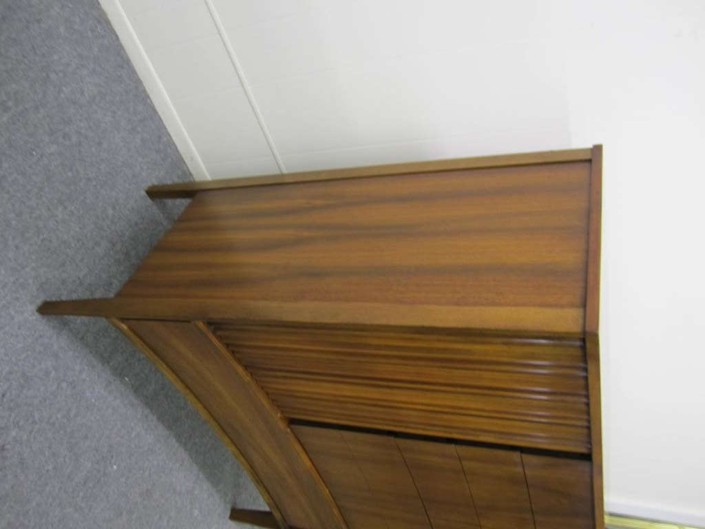 Mid-century Modern Curved Front Tall Dresser Signed Strata Unagusta In Good Condition In Pemberton, NJ