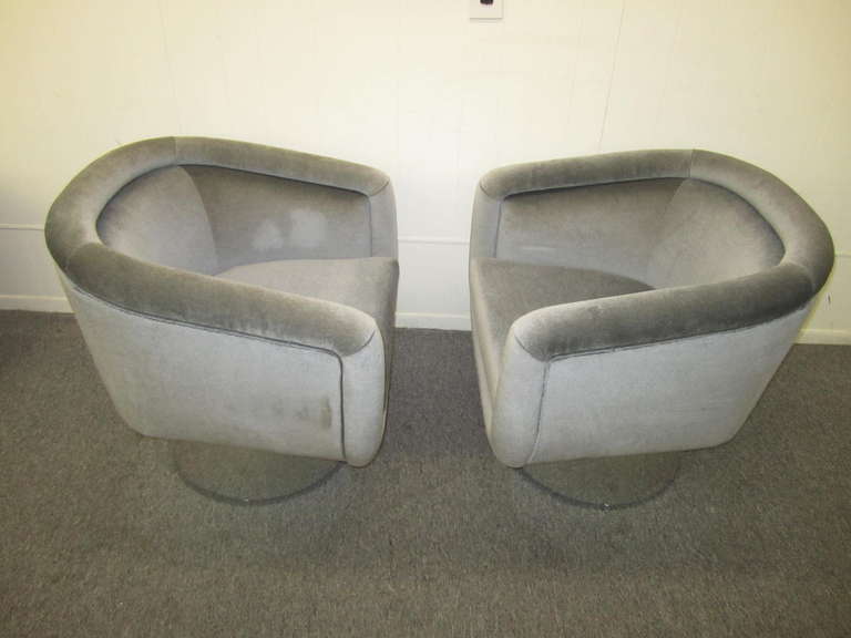 American Magnificent Pair of Swivel Tub Chairs by Leon Rosen for Pace Chrome Base