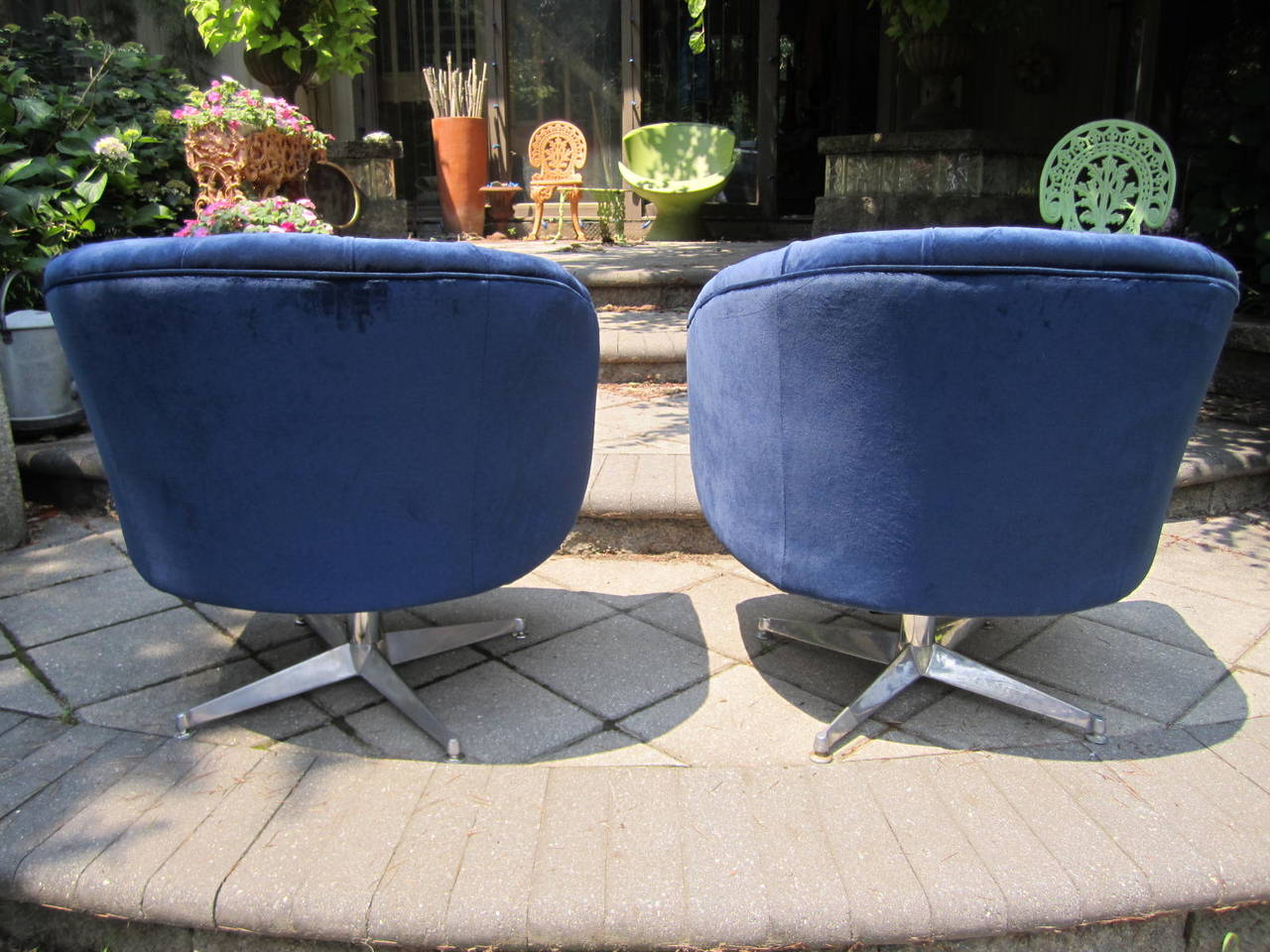 American Excellent Pair of Ward Bennett  Swivel Lounge Chairs, Mid-Century Modern