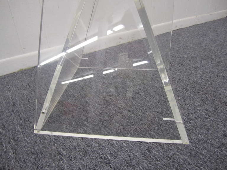 Mid-20th Century Amazing Faceted Lucite Pedestal Hollywood Regency Glam