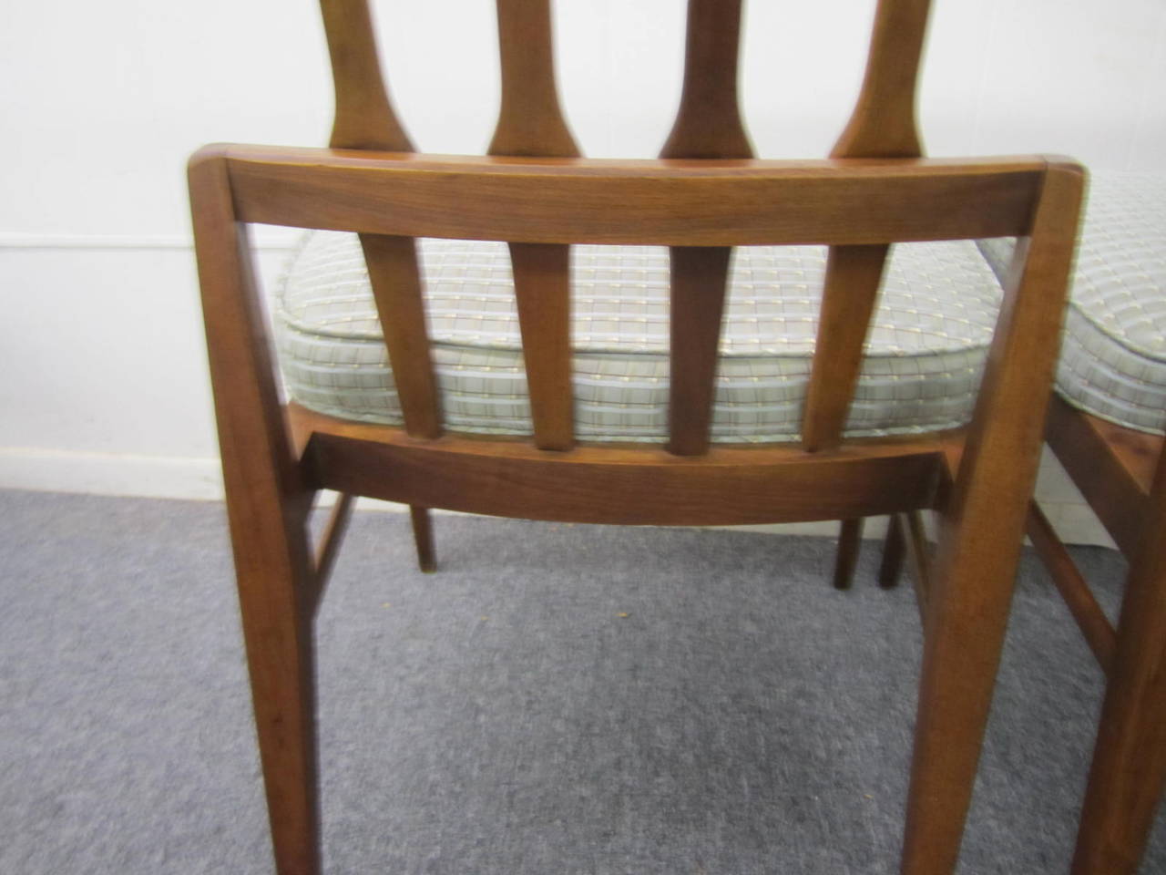 Set of Six Harvey Probber Style Walnut Dining Chairs Mid-Century Modern In Good Condition In Pemberton, NJ