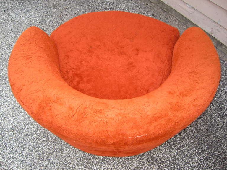 American Wondeful Milo Baughman Oversized Round Swivel Lounge Chair, Mid-Century Modern