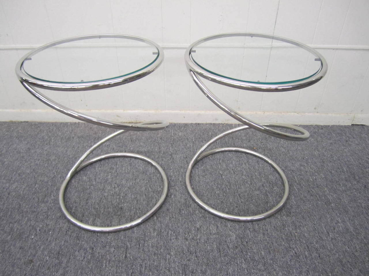 Atemberaubendes Paar Chrom Pace Kollektion Frühling Beistelltische, Mid-Century Modern im Angebot 2