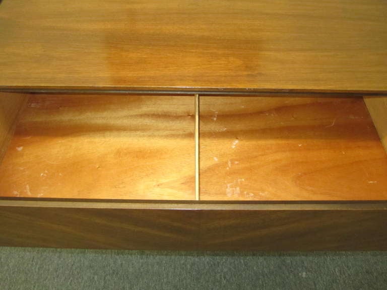 Paul Evans style Walnut Sculptural Credenza Mid-century Modern For Sale 2