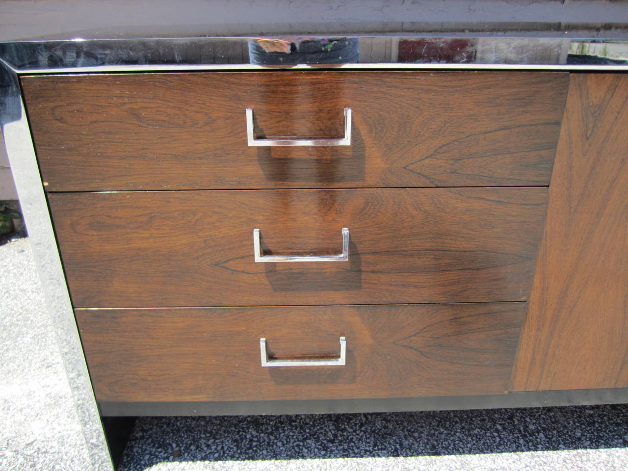 Milo Baughman Style Black Lacquer and Rosewood Dresser, Mid-Century Modern For Sale 1