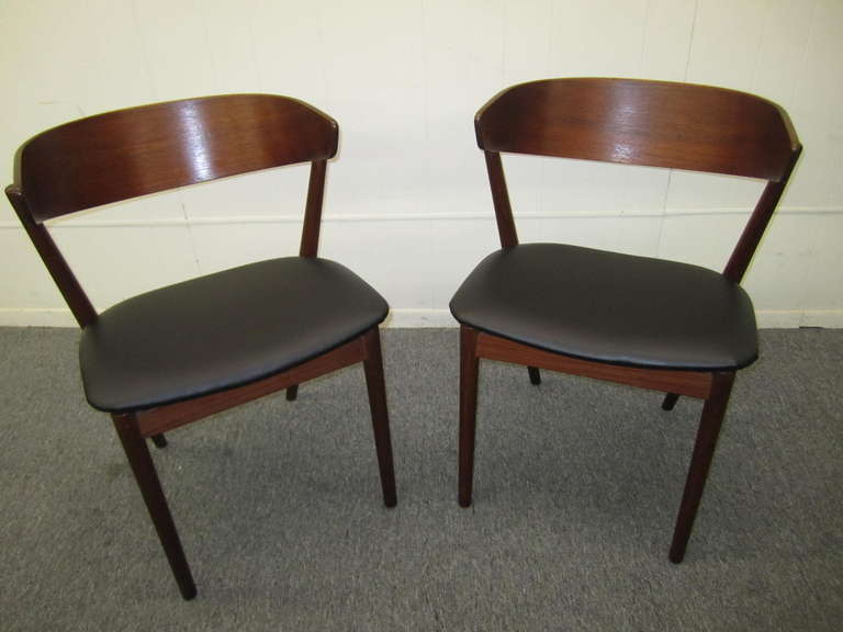 Modernes dänisches Paar Esszimmerstühle aus Bugholz und Teakholz (Skandinavische Moderne) im Angebot
