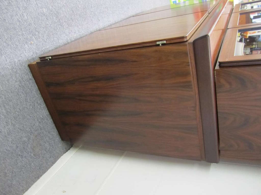 Gorgeous Signed Skovby Rosewood China Cabinet Credenza Danish Modern In Excellent Condition In Pemberton, NJ