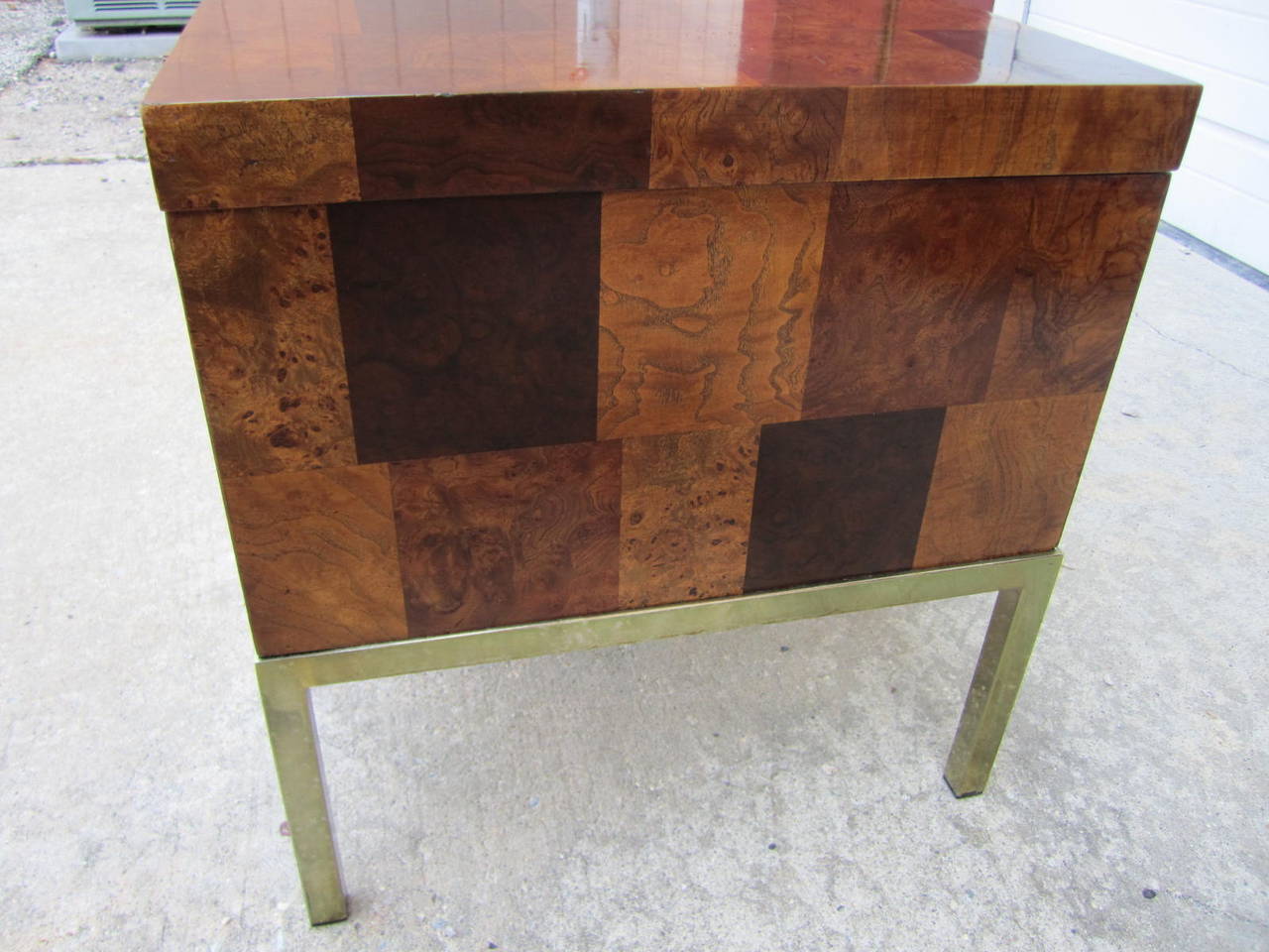 Late 20th Century Handsome Burled Walnut Patchworks Paul Evans Style Lane Side End Table For Sale