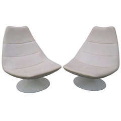 Pair of White Leather Geoffrey Harcourt For Artifort Swivel Lounge Chair