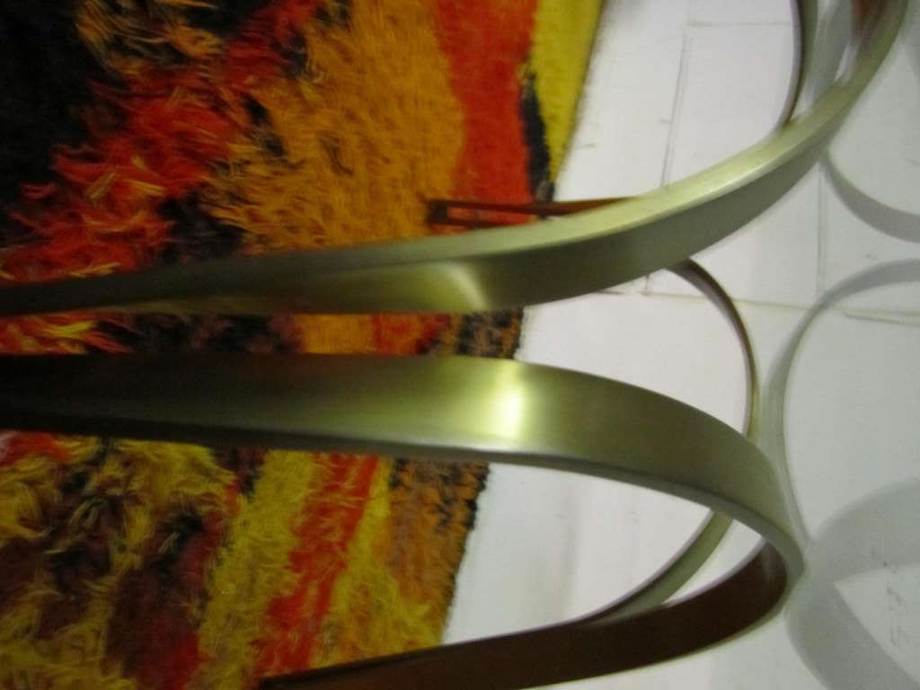 Mid-Century Modern Table basse en arc de cercle en bronze, style Roger Sprunger, trois marques, mi-siècle moderne en vente