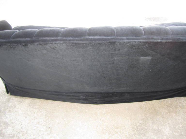 Spectacular Black Velvet Tufted Crescent-Shaped Curved Sofa, Hollywood Regency In Good Condition In Pemberton, NJ