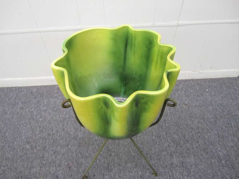 Very nice rare signed hull green and yellow drip glazed pottery planter on 3 legged stand.  Very striking design with wavy glazed planter and a tri legged metal stand.  These pieces are very hard to find!