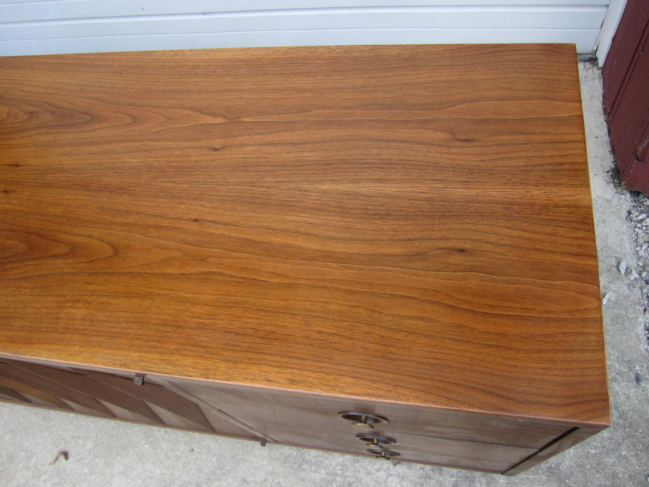 Mid-20th Century Stylish Sculptural Walnut American Modern Credenza Dresser Mid-Century