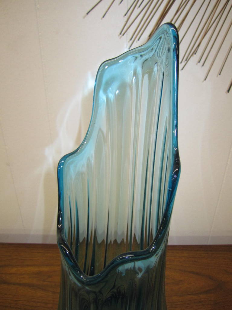 Colorful Mid-Century Modern Large Viking Art Glass Vase In Excellent Condition In Pemberton, NJ