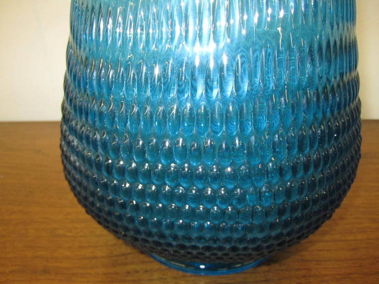Colorful Turquoise Blue Mid-Century Modern Large Viking Art Glass Vase In Excellent Condition In Pemberton, NJ