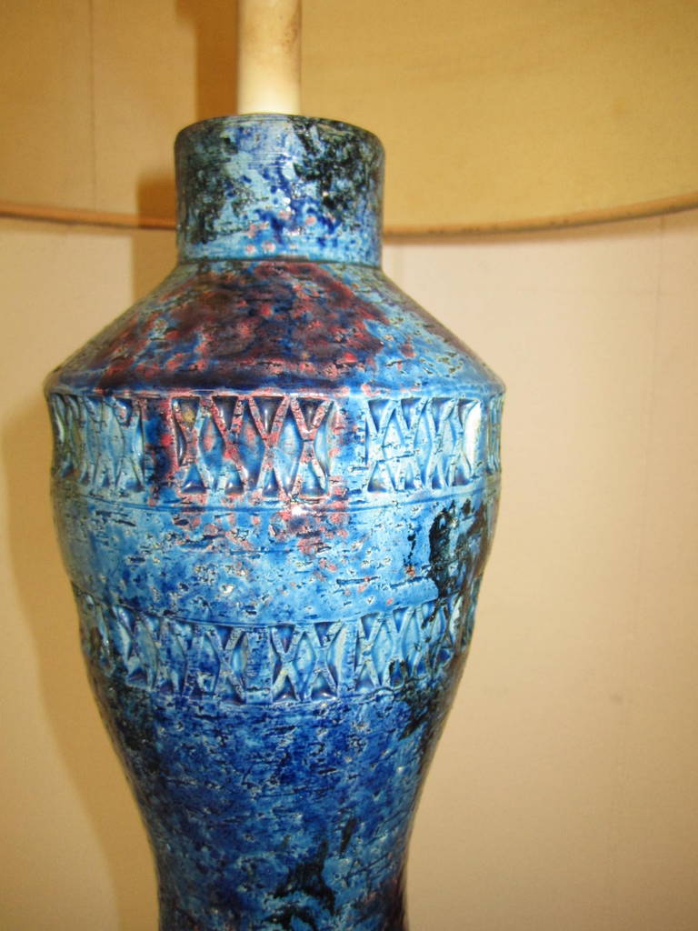 Lampada da tavolo in ceramica italiana Blu Rimini di Aldo Londi, Bitossi, Mid-Century Modern In condizioni ottime in vendita a Pemberton, NJ