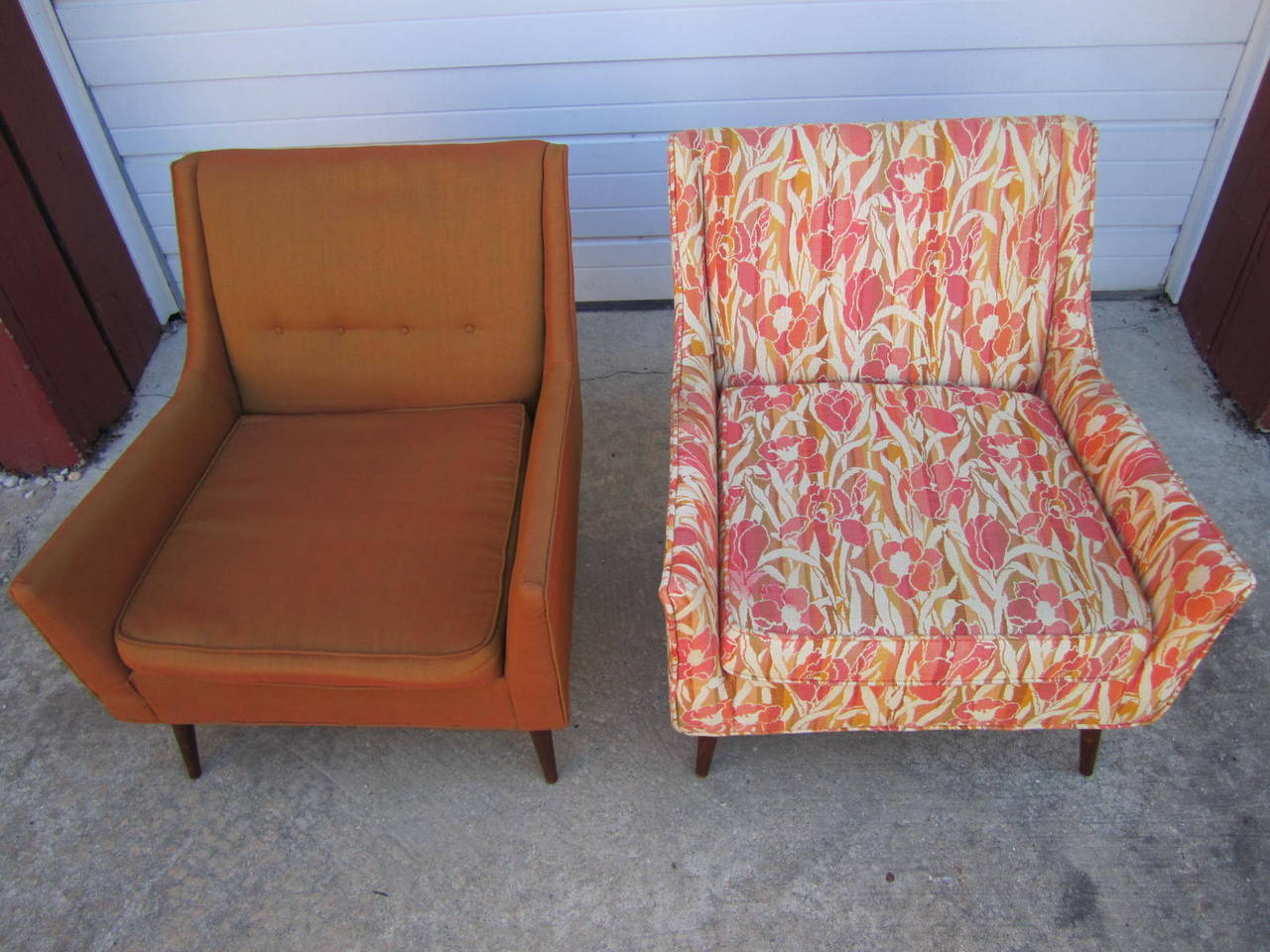 American Lovely Pair of Milo Baughman Style Lounge Chairs and Ottoman For Sale